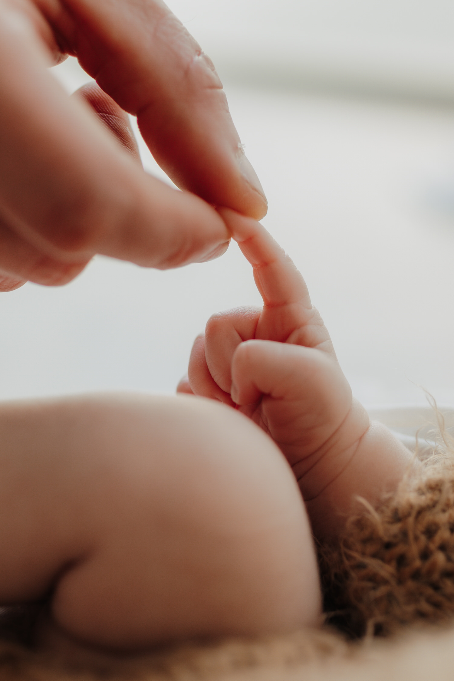 Detailfoto von Hand bei Babyshooting