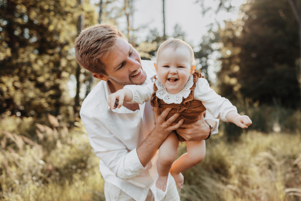 Papa und Kind bei Familienshooting in Speyer